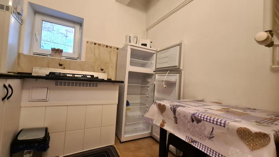 Garsonieră decomandată, mobilată în Centrul Istoric