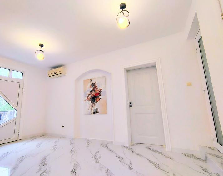 Casă cu 4 camere cu Teren 300 Mp în Grădiște