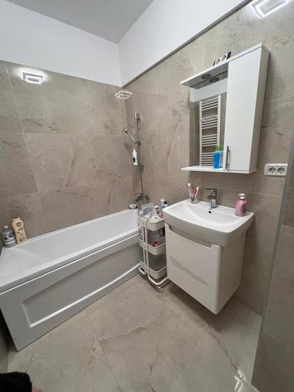 Apartament cu 2 camere semidecomandat, mobilat în Parcul Carol