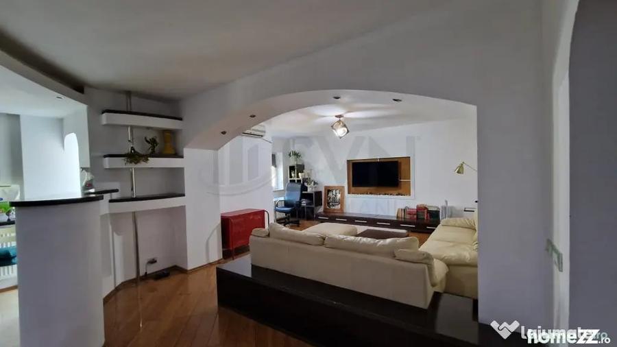 Apartament cu 3 camere decomandat în Drumul Sării