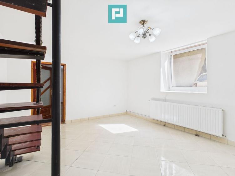 Apartament cu 4 camere decomandat în Central