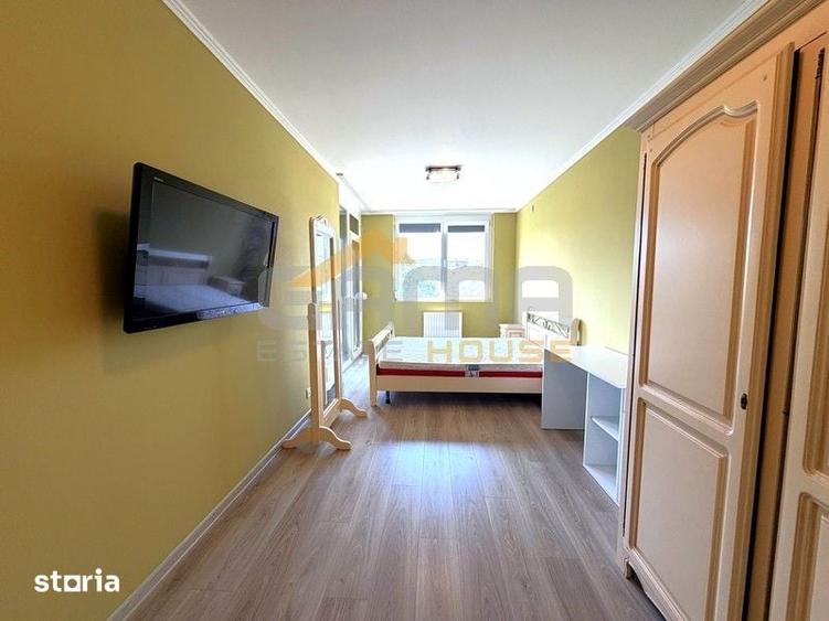 Apartament cu 3 camere în Intim