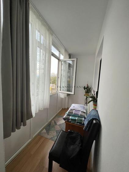 Apartament cu 4 camere decomandat în Central