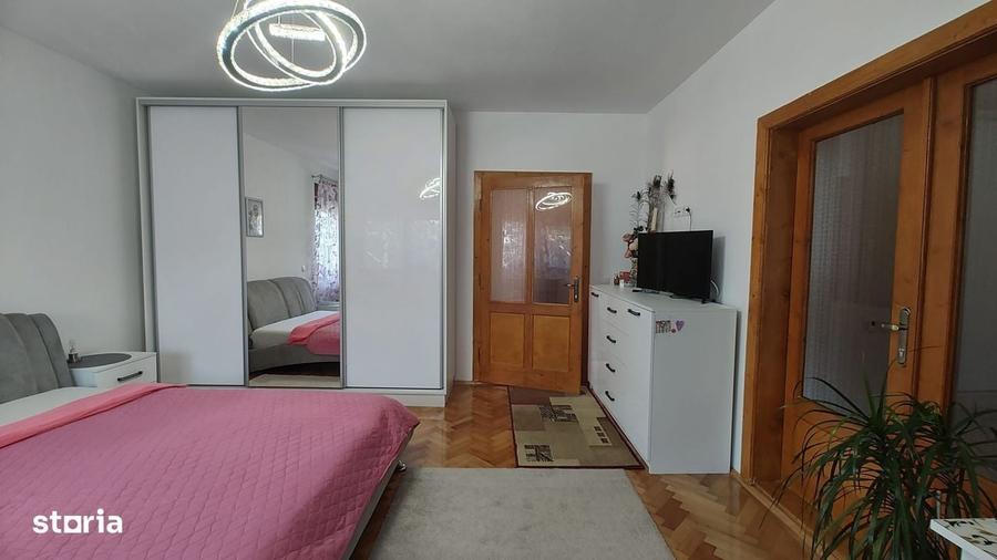 Casă cu 3 camere în Cărpiniș