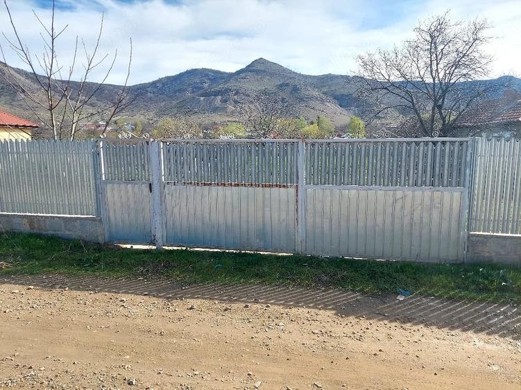 Teren de 2402 mp, în Greci