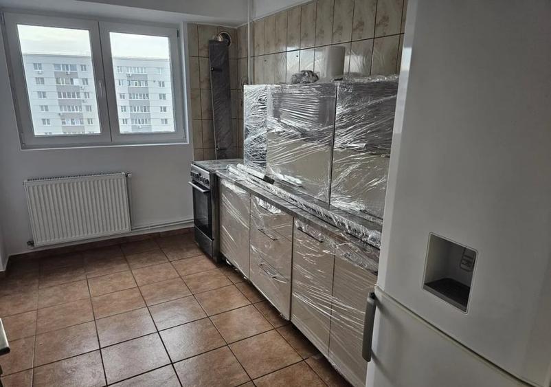 Apartament cu 3 camere semidecomandat, mobilat în Drumul Taberei