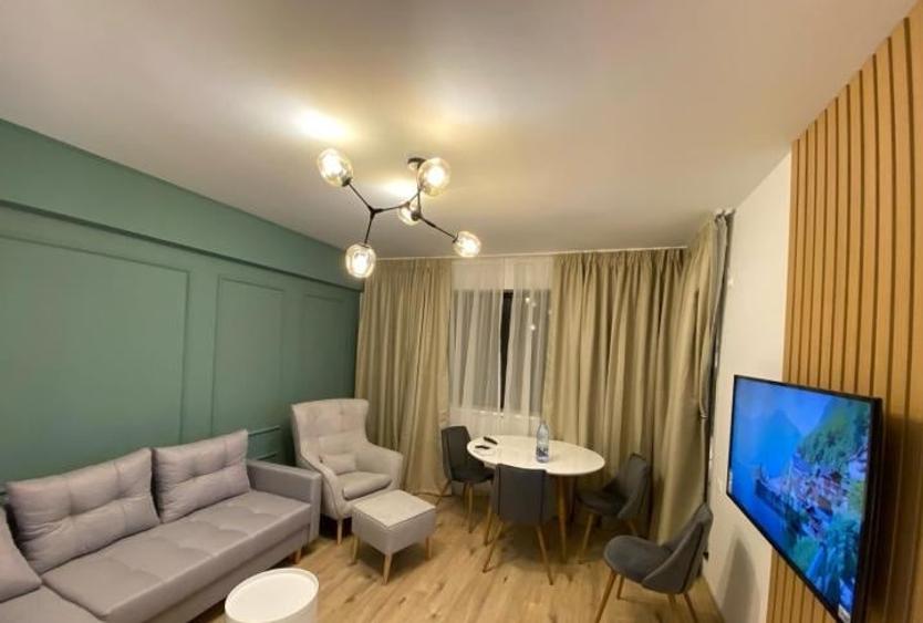 Apartament cu 3 camere decomandat, mobilat în Băneasa