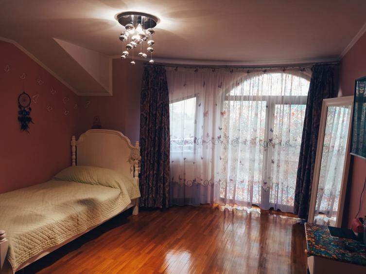 Casă individuală cu 5 camere cu Garaj în Trivale