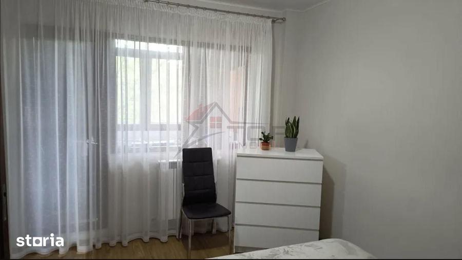 Apartament cu 3 camere în Podu Roș