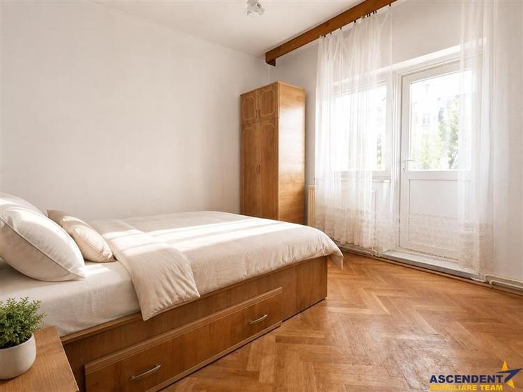Apartament cu 3 camere decomandat în Drumul Poienii