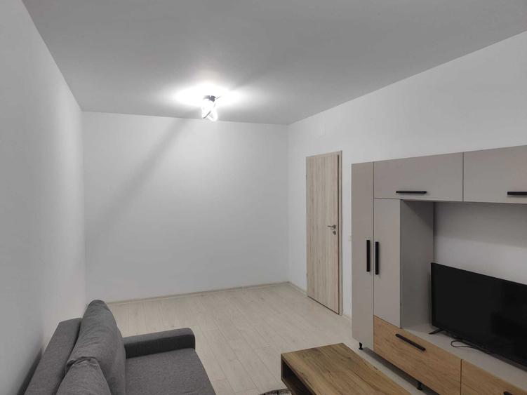 Apartament cu 2 camere decomandat în Uverturii