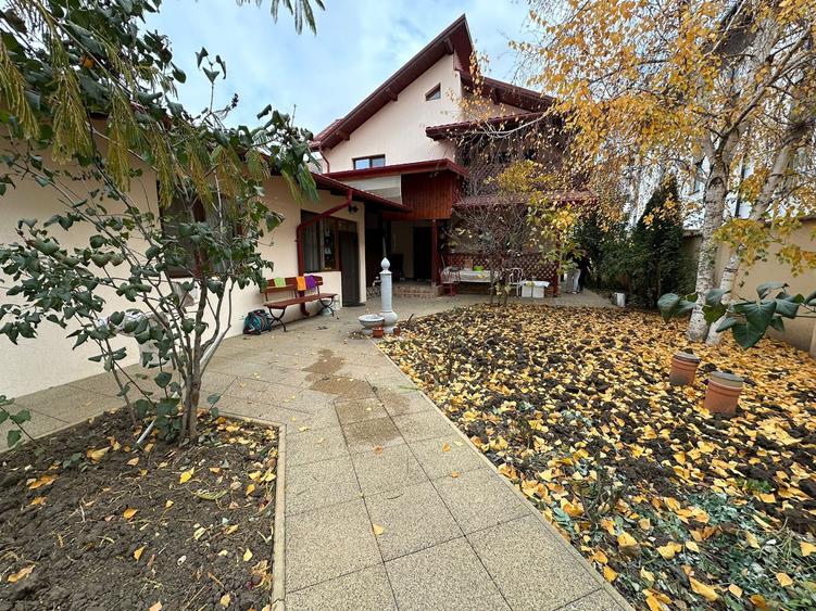 Casă cu 7 camere cu Teren 500 Mp în Chiajna