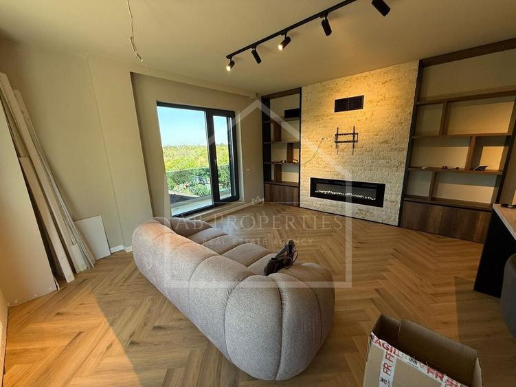 Apartament cu 4 camere decomandat în Băneasa