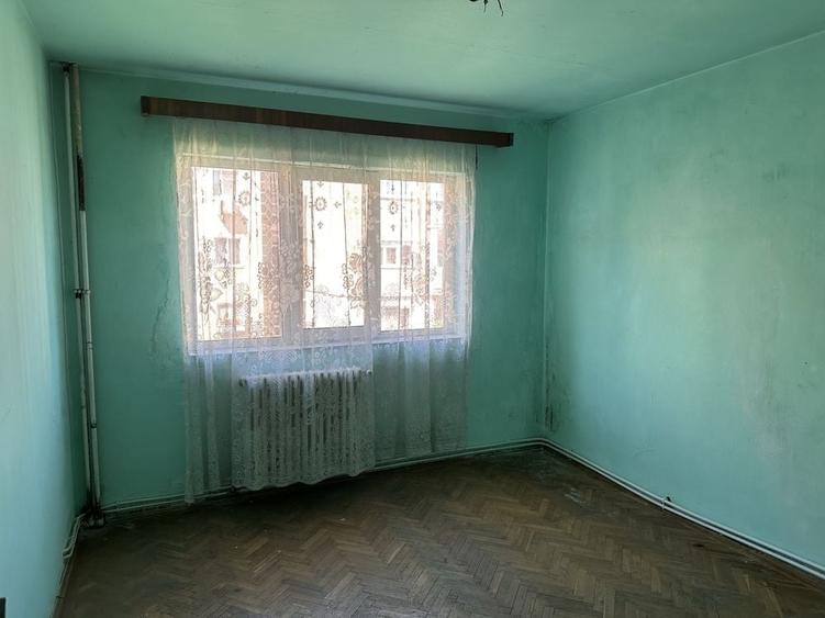 Apartament cu 2 camere semidecomandat în Zamfirescu
