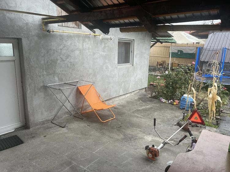Casă cu Teren 250 Mp în Petros