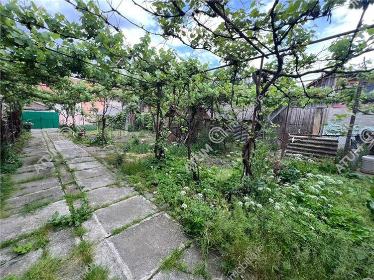 Casă individuală cu 2 camere cu Canalizare în Central