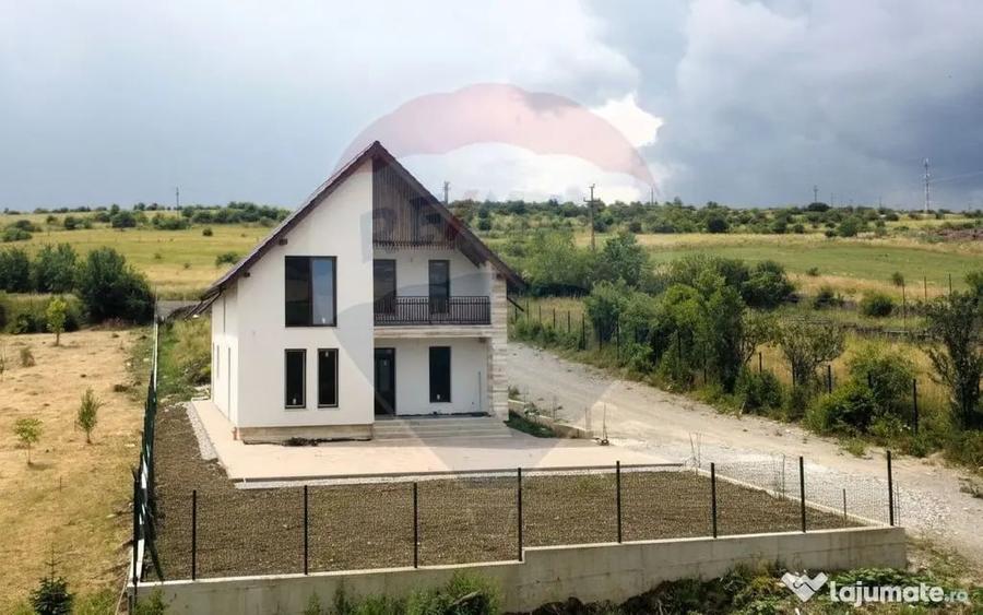 Casă cu 5 camere cu Teren 900 Mp în Sălicea