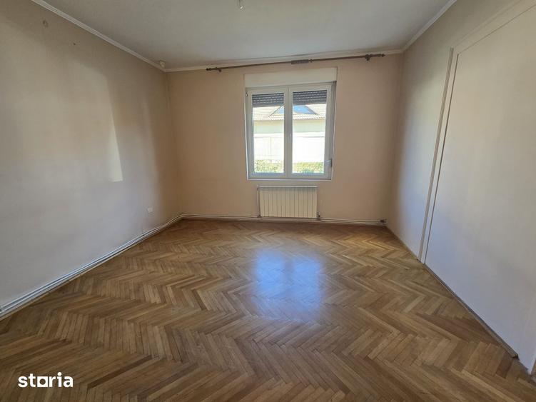 Casă cu 4 camere cu Teren 421 Mp în Funcționarilor