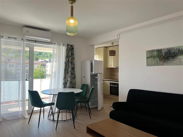 Apartament cu 3 camere decomandat în Săsar