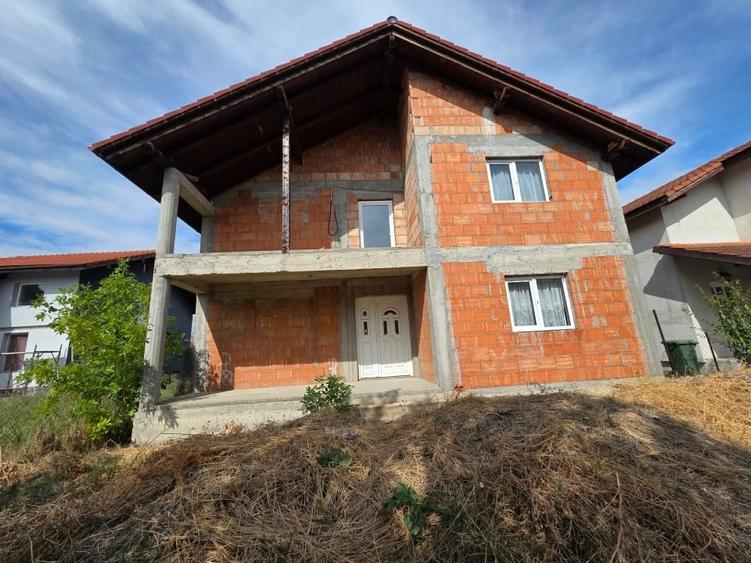 Casă individuală cu 5 camere cu Teren 513 Mp în Giarmata