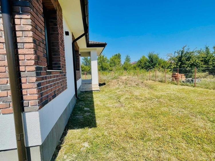 Casă cu 4 camere în Tamași