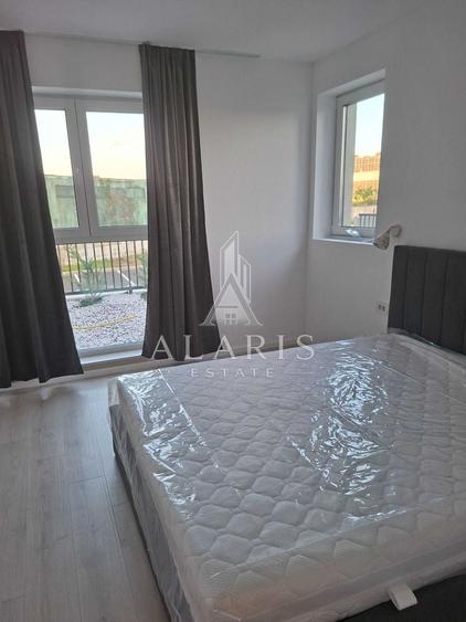 Apartament cu 3 camere semidecomandat, mobilat în Nord