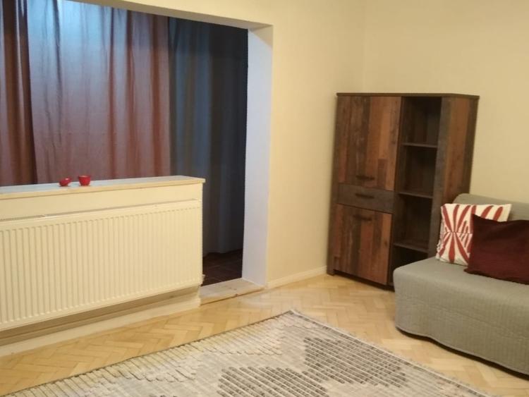 Apartament cu 3 camere, mobilat în Torontalului