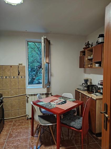 Apartament cu 4 camere semidecomandat în Exterior Vest
