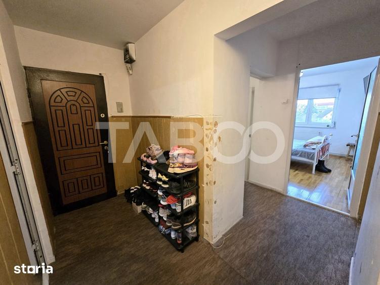 Apartament cu 3 camere decomandat, mobilat în Turnișor