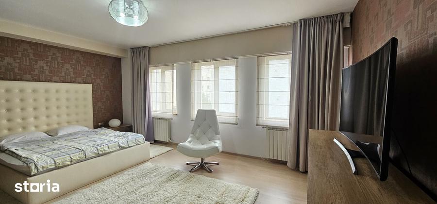 Apartament cu 4 camere decomandat în Ștrand
