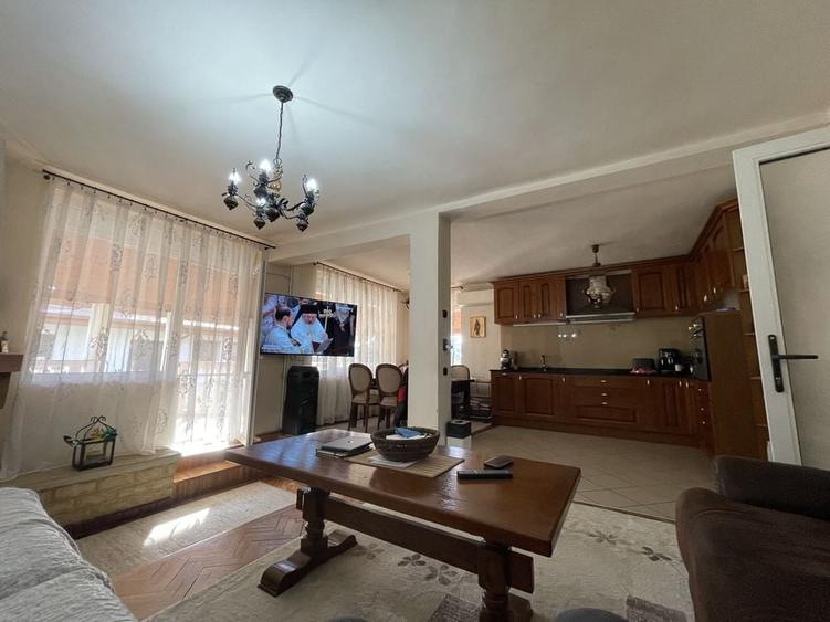 Casă cu 4 camere în Central