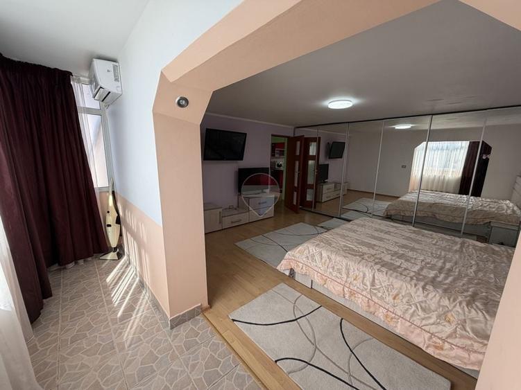 Apartament cu 3 camere decomandat în Gară
