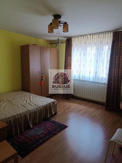 Casă individuală cu 9 camere cu Canalizare în Mărăcineanu