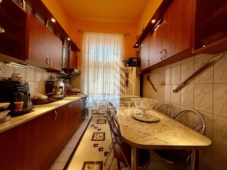Apartament cu 4 camere decomandat, mobilat în Iosefin