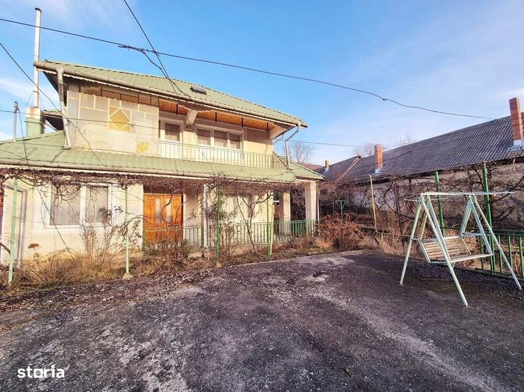 Casă cu 4 camere cu Teren 3581 Mp în Central