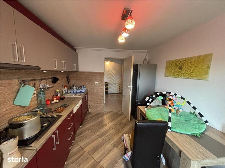 Apartament cu 3 camere decomandat în Ciupercenii Noi