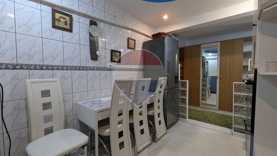 Apartament cu 3 camere decomandat, mobilat în P-ța Alba Iulia