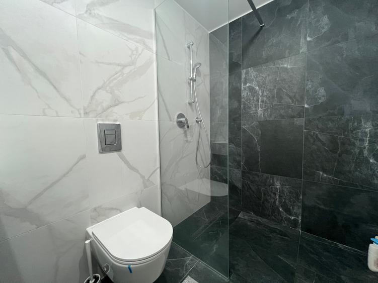 Apartament cu 3 camere decomandat în Aviației