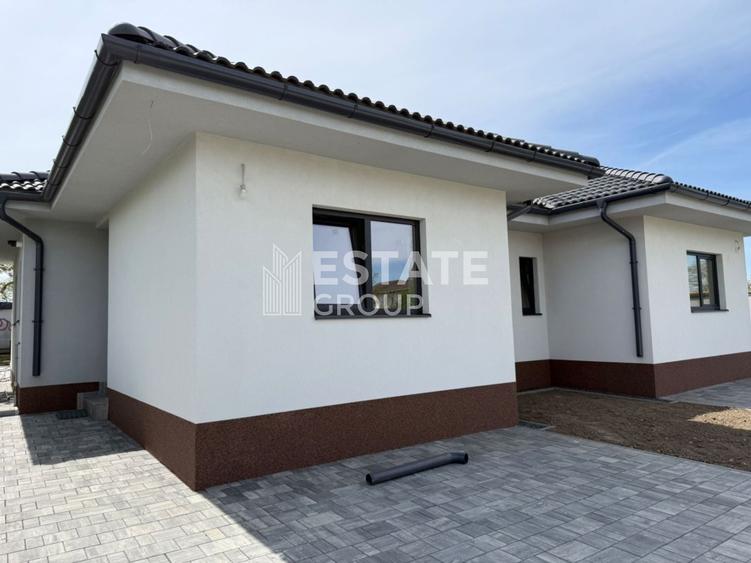 Duplex cu 3 camere cu Canalizare în Moșnița Veche