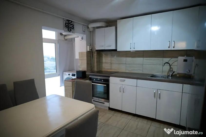 Apartament cu 3 camere decomandat în Micro 5
