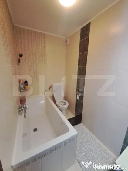 Casă cu 6 camere cu Teren 330 Mp în Central
