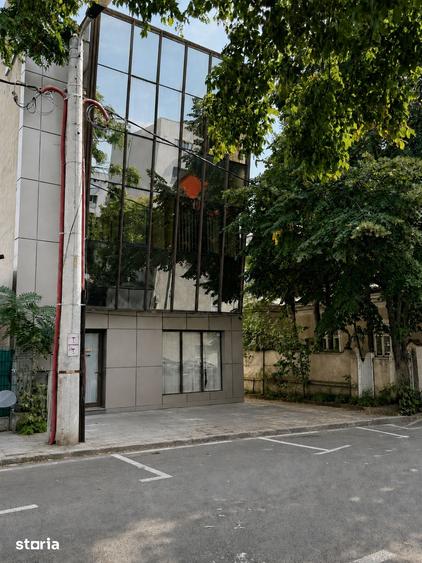 Spațiu comercial, de 120 mp, în Tei