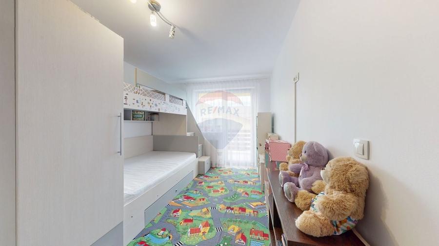 Penthouse cu 4 camere decomandat, mobilat în Sânpetru