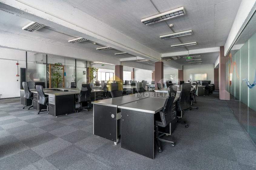 Birou, de 2,990 mp, în Central