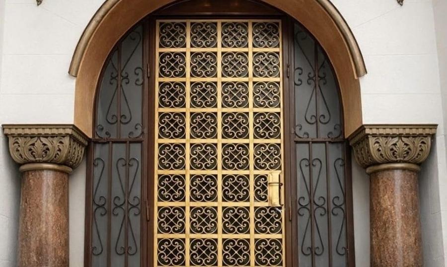 Casă cu 10 camere cu Teren 523 Mp în Victoriei
