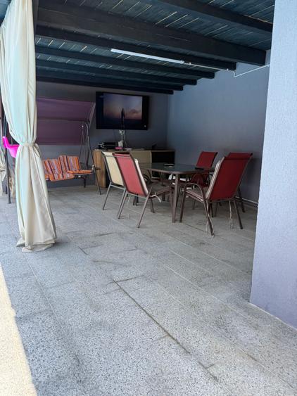 Casă cu 4 camere cu Piscina în Strejnicu