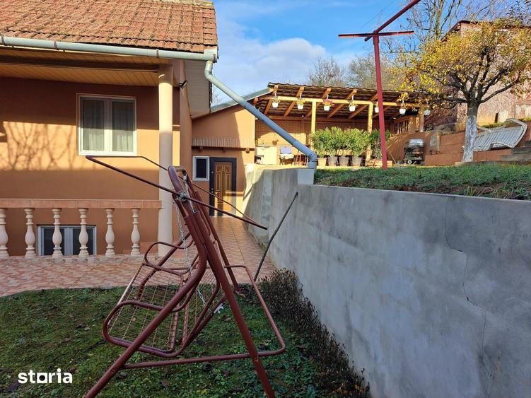 Casă cu 3 camere cu Teren 1306 Mp în Oncea