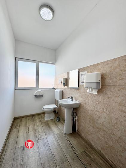 Birou, de 102 mp, în Central