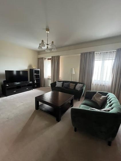 Apartament cu 5 camere semidecomandat în Unirii