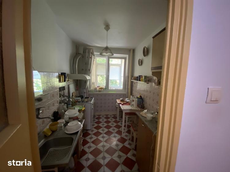 Apartament cu 3 camere semidecomandat în Vatra Luminoasă